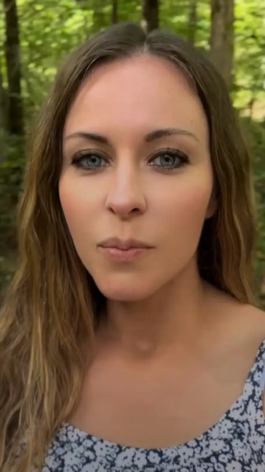 ai character: Scarlett background