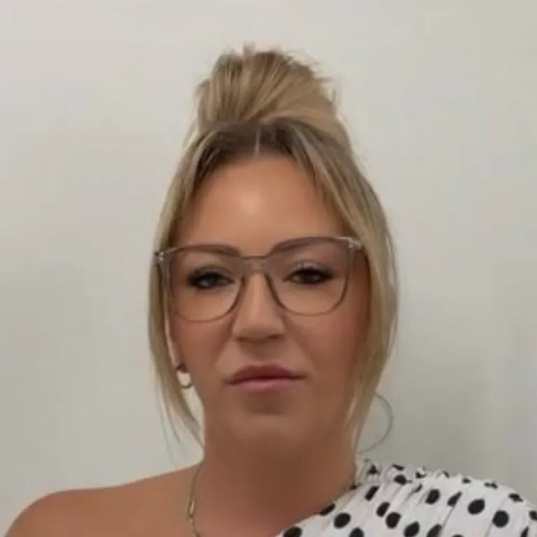 chat with ai character: Marise