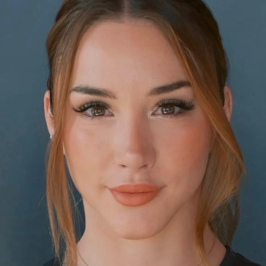 chat with ai character: Mikhaila