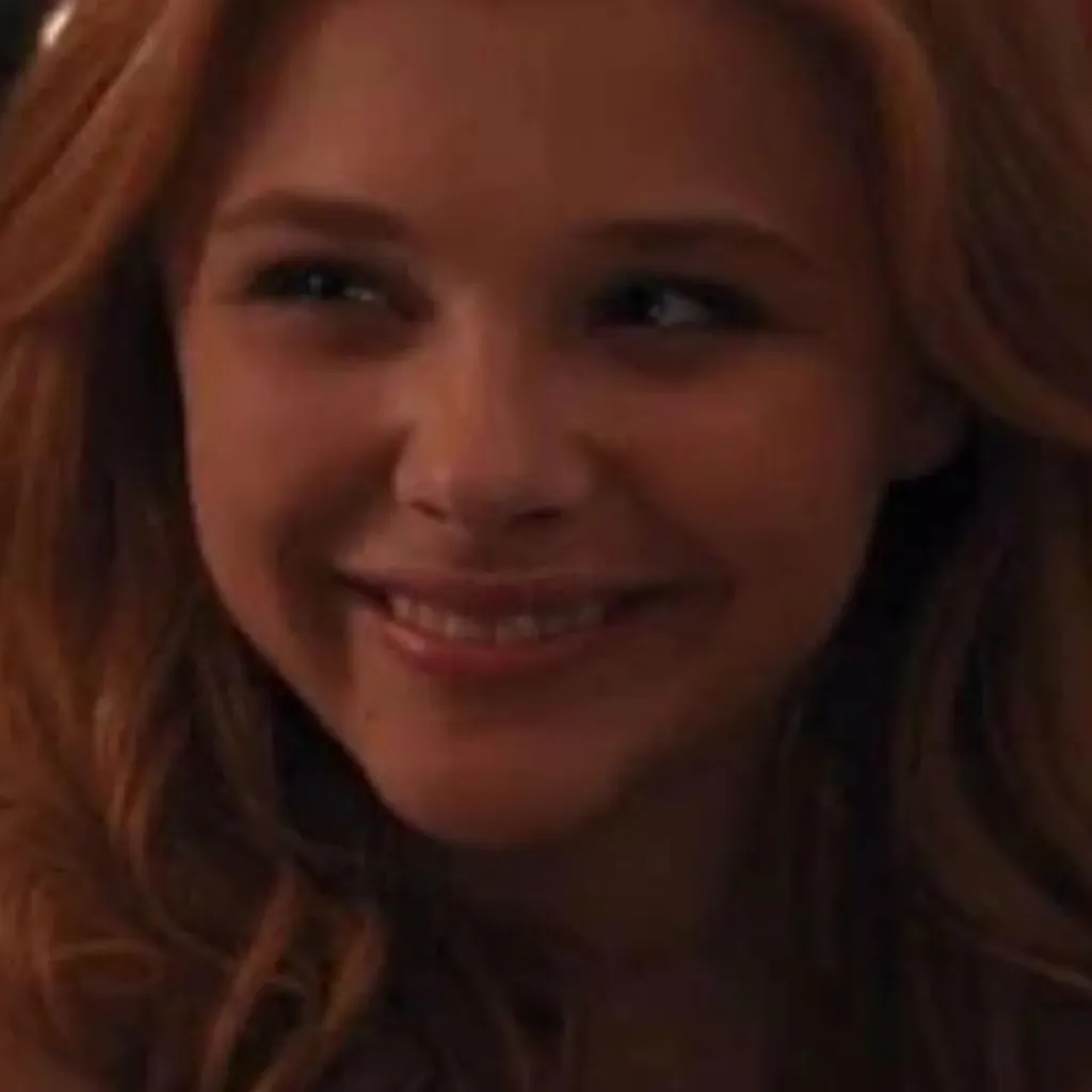 chat with ai character: Carrie White