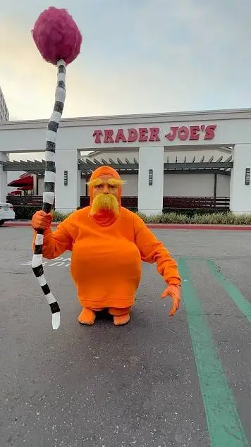 ai character: lorax background