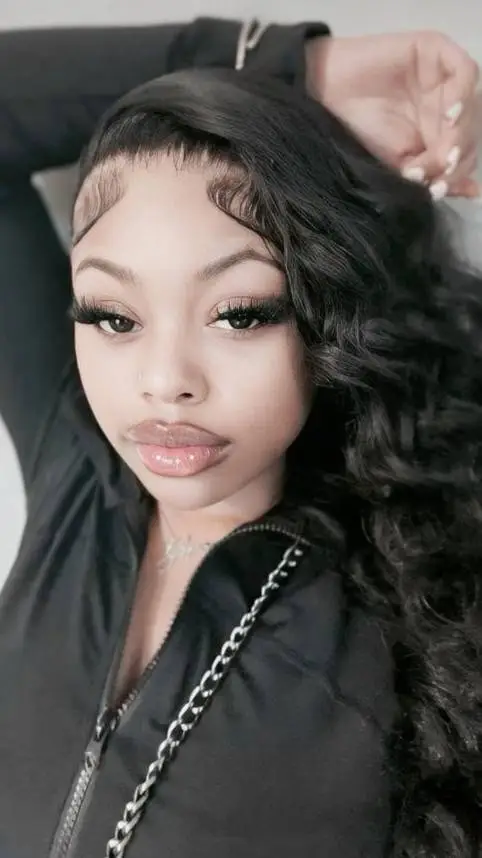 ai character: 𝐍𝐢𝐚 background
