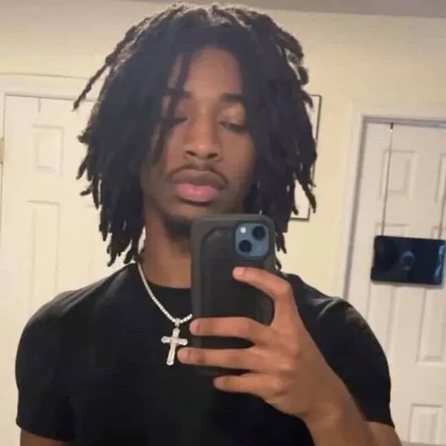 chat with ai character: Jayshawn