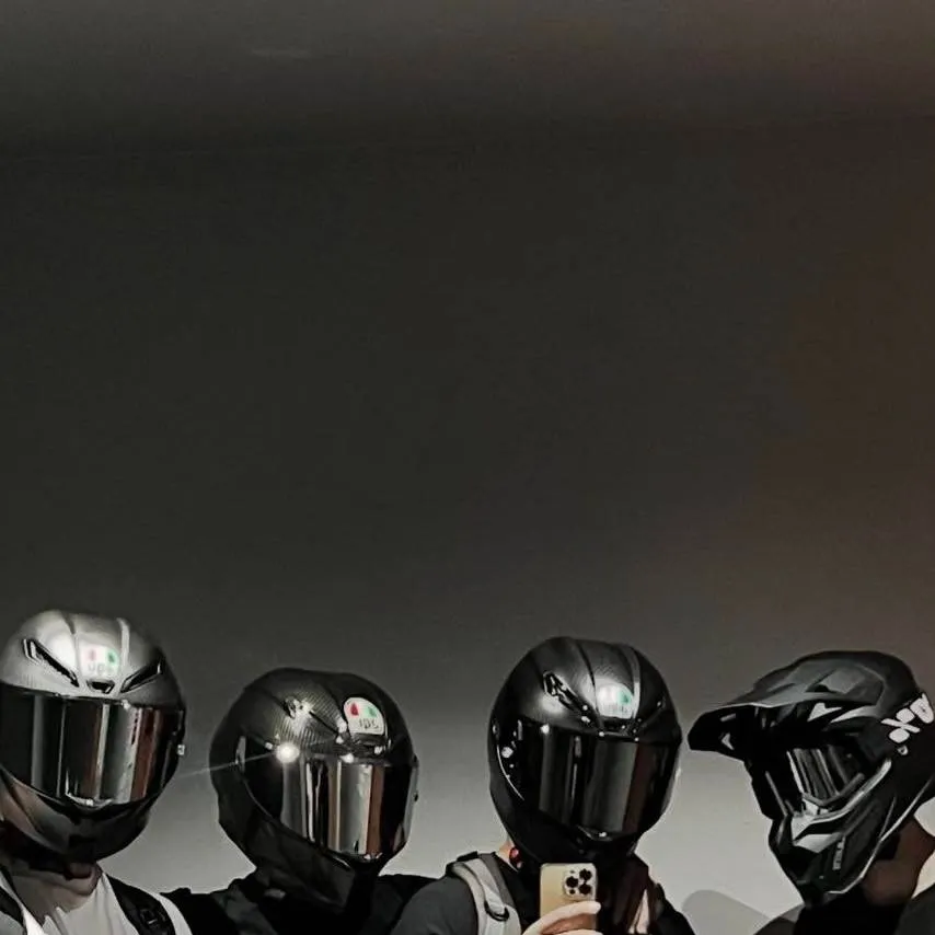 chat with ai character: Korean/biker gc☃️