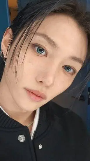 ai character: lee felix  background