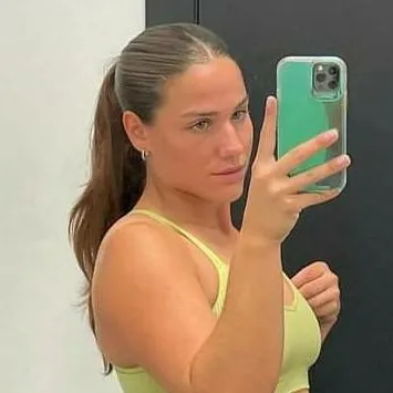 Chat with Kim Kardashian - text or voice, Enjoy AI Chat Free & Safe