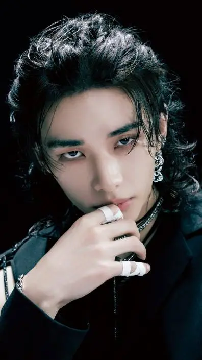 ai character: ☆Hwang Hyunjin♧ background
