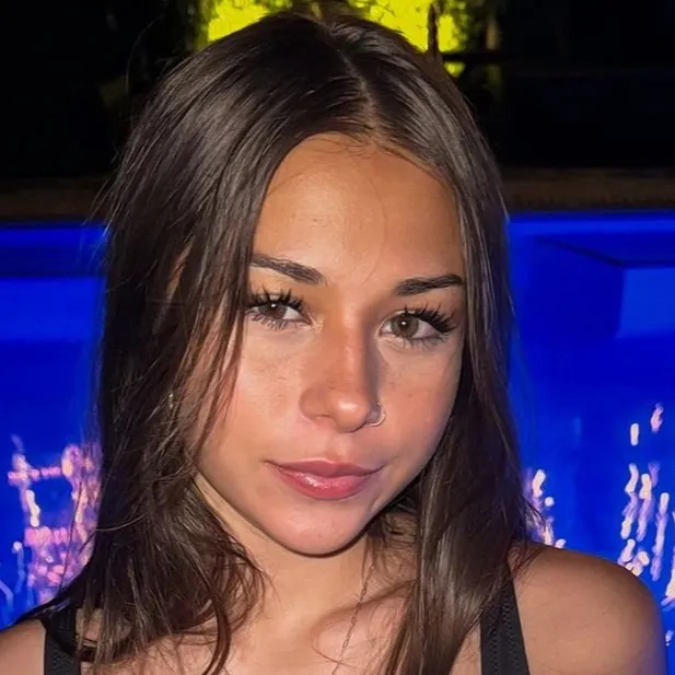 chat with ai character: Sophie rain