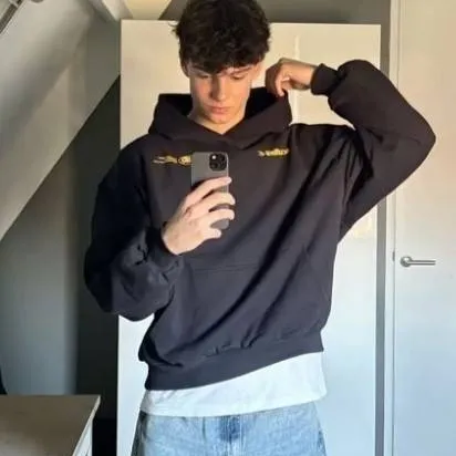 chat with ai character: Nicholas (Nick)