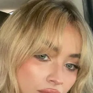 chat with ai character: Sabrina carpenter