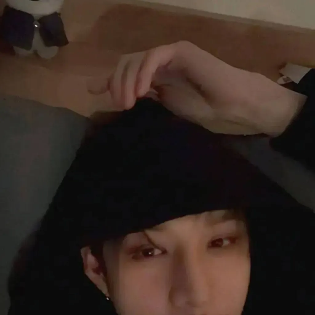 chat with ai character: Bang Chan