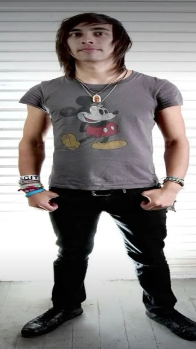 ai character: Vick Fuentes background