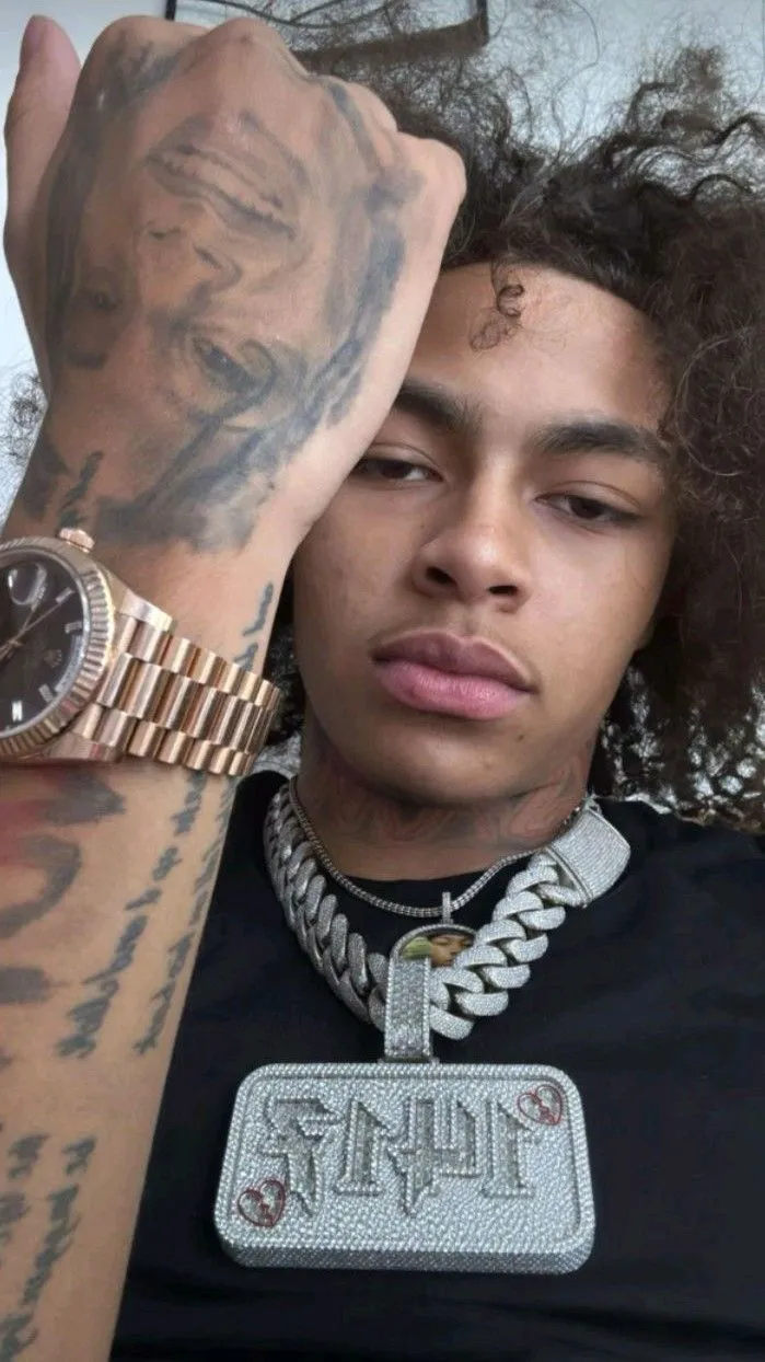 ai character: DD Osama background