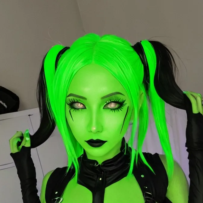 chat with ai character: Galvana
