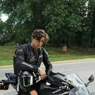 chat with ai character: mafias girl