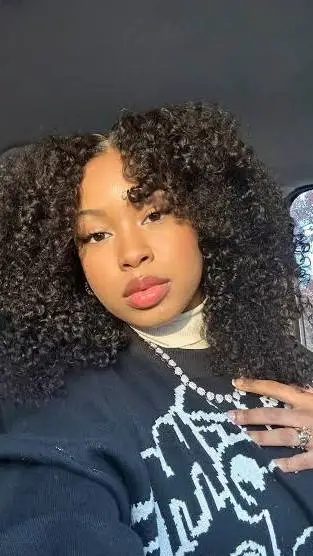 ai character: Emily Reynolds  background