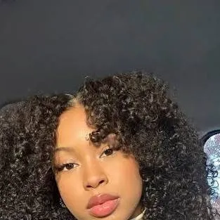 chat with ai character: Emily Reynolds 