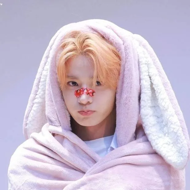 chat with ai character: 🦌Heeseung🦌