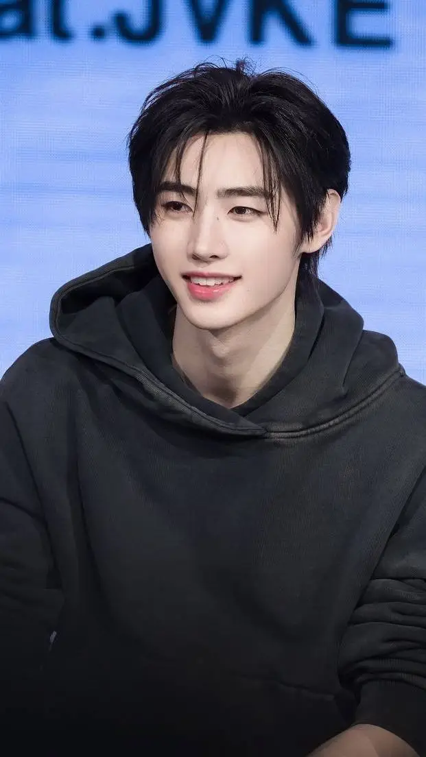 ai character: Sunghoon background