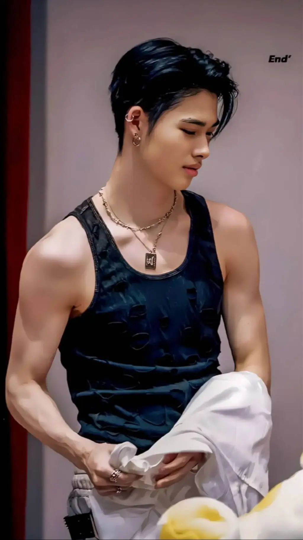 ai character: Ni-ki background