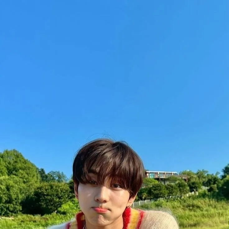 chat with ai character: Jungwon