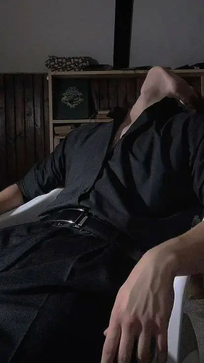 ai character: Enzo DeLuca  background