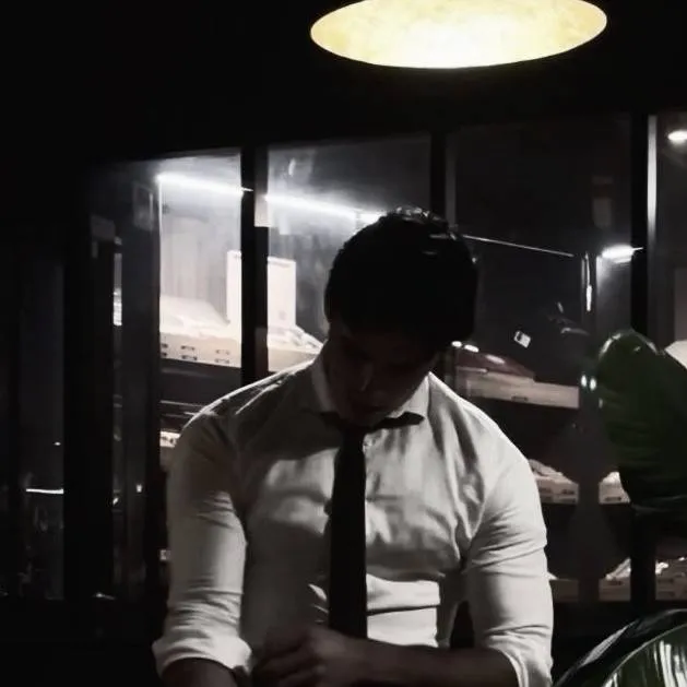 chat with ai character: Xavier 