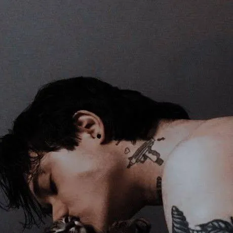 chat with ai character: Easton 