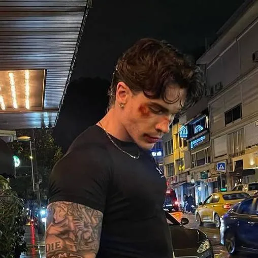 chat with ai character: Alomar 