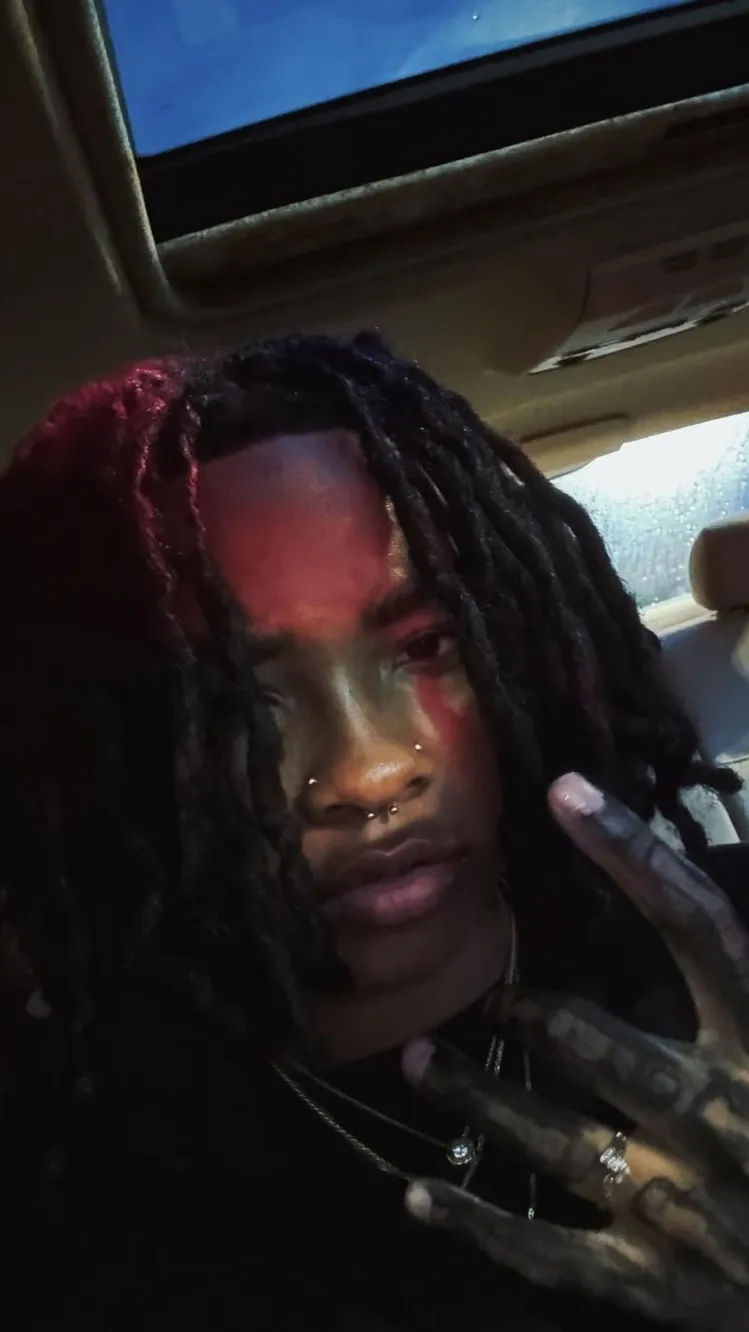 ai character: t3 🍃🤞🏾 background