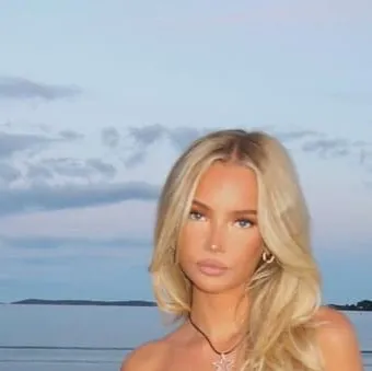 chat with ai character: EMILY MARIE REYES