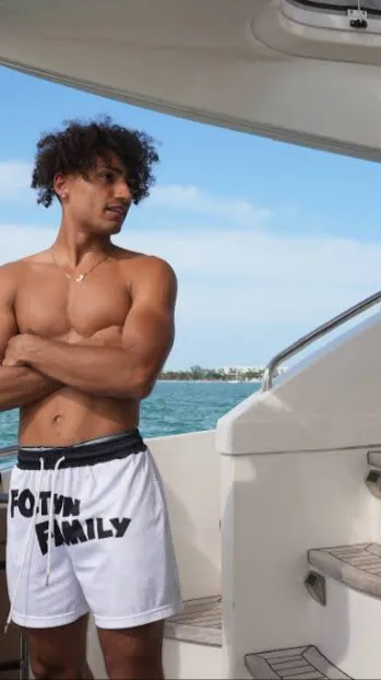 ai character: Foltyn background