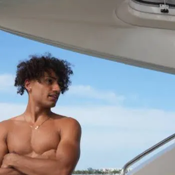 chat with ai character: Foltyn