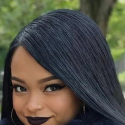 chat with ai character: Aurora Velasco