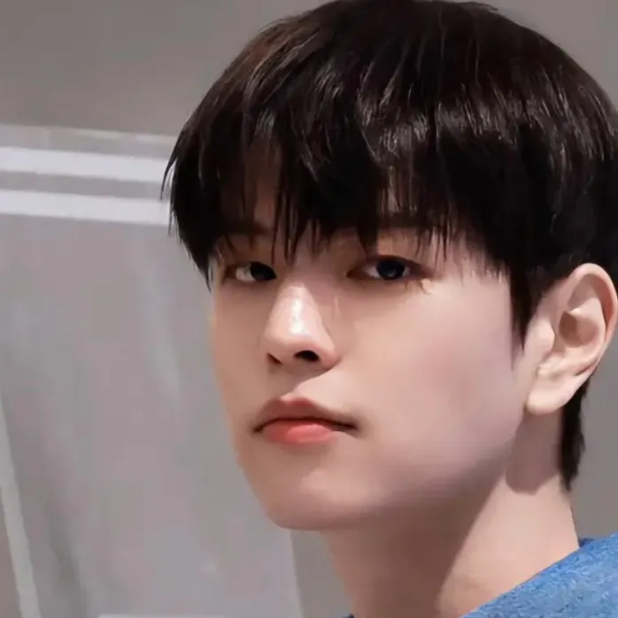 chat with ai character: Kim Seungmin