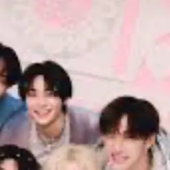 chat with ai character: STRAY KIDS❤️❤️