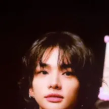 chat with ai character: Hwang Hyunjin