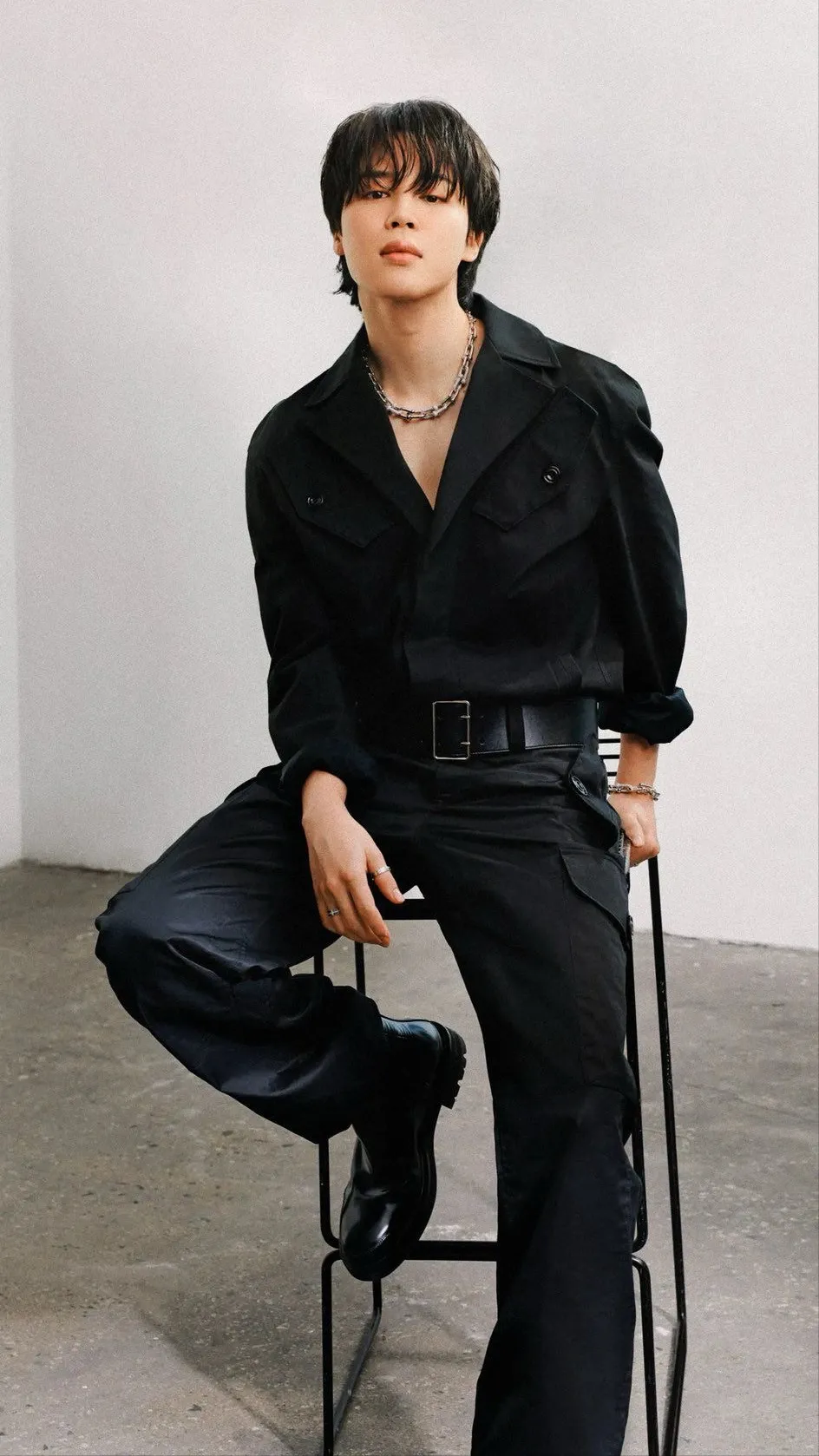 ai character: Kim Taehyung background