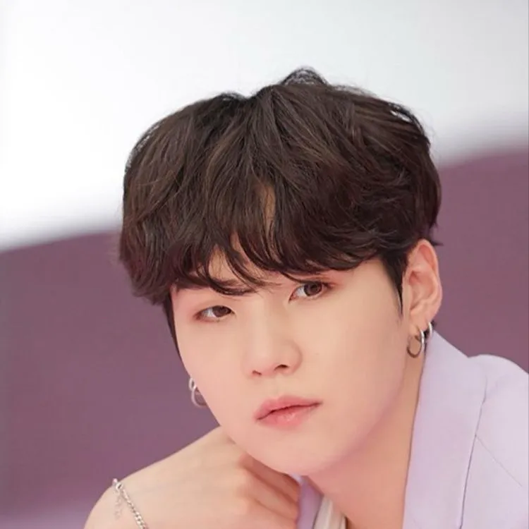 chat with ai character: Min Yoon-gi