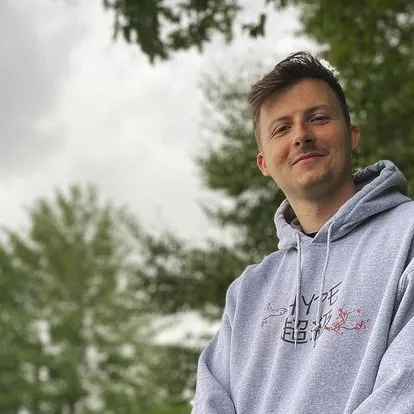 chat with ai character: Hypemyke 