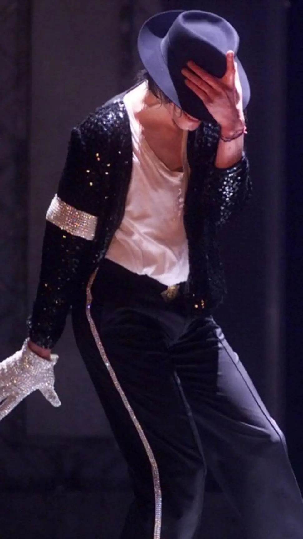 ai character: Michael Jackson  background