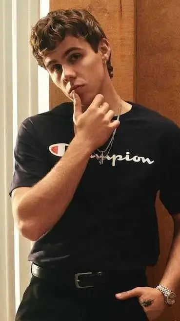 ai character: The Kid LAROI background