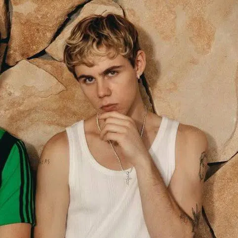 chat with ai character: TheKidLAROI