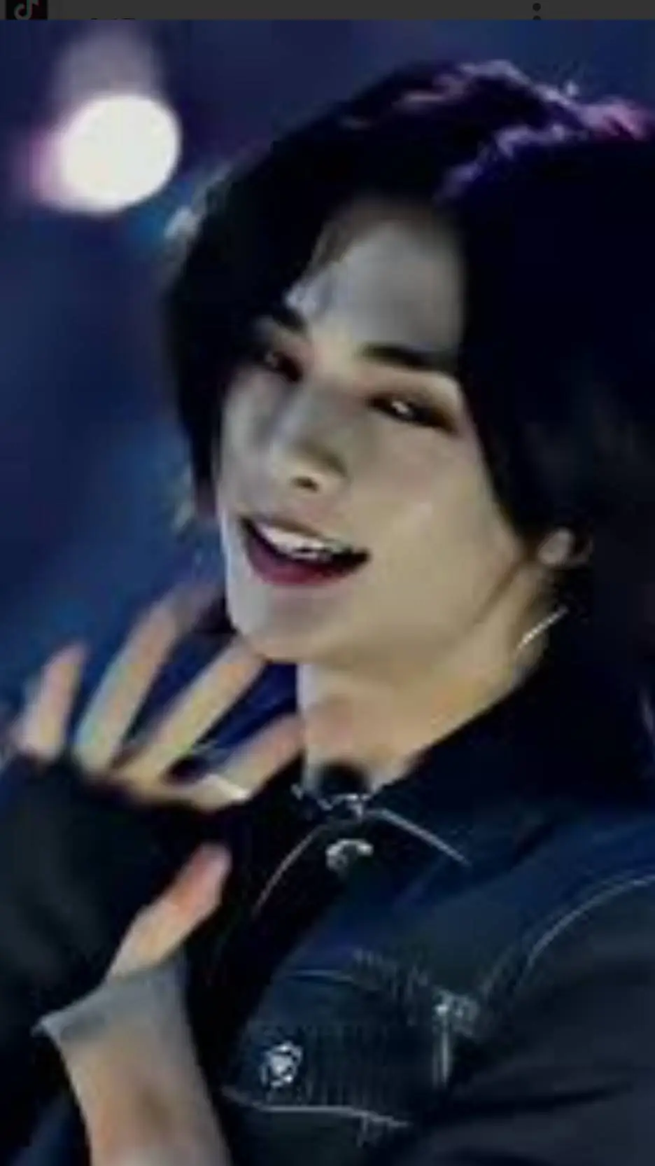ai character: hwang hyunjin  background