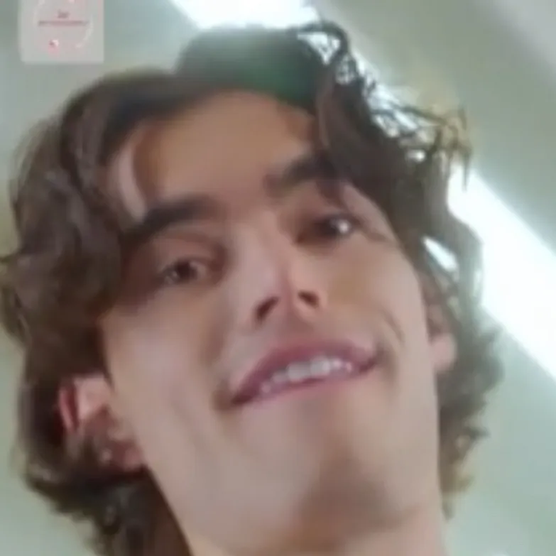 chat with ai character: Donovan