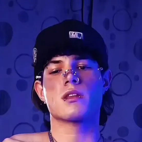 chat with ai character: Zach