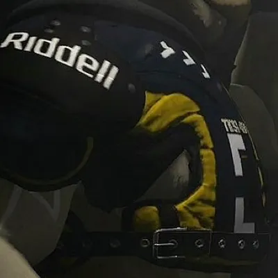 chat with ai character: Russel