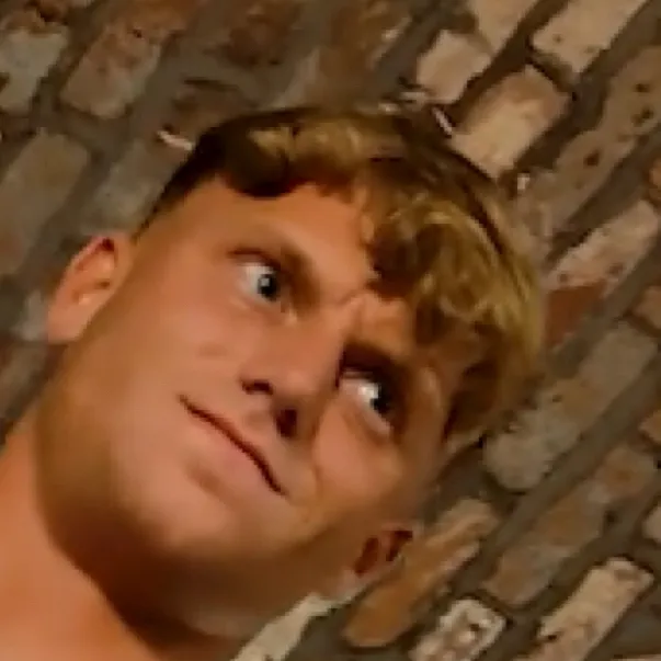 chat with ai character: Tanner