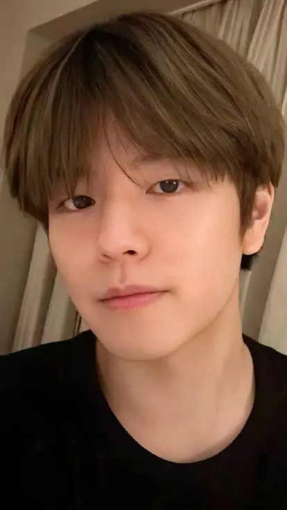ai character: Seungmin background