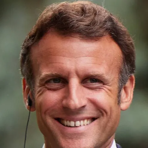 chat with ai character: Emmanuel Macron
